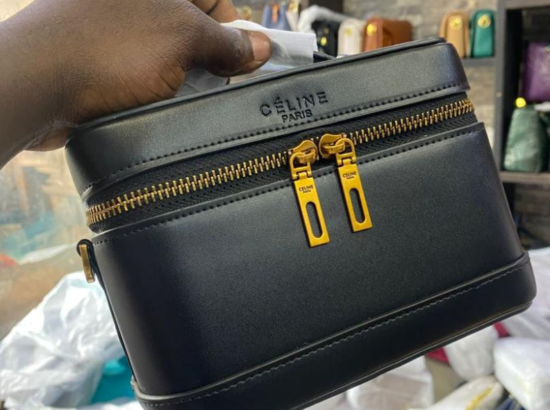 JULY BEAUTY CHOP. Vente des Sacs à main Dame. Sacs à partir de 5000Fcfa. Situé à ANGE Raphaël (Douala) Contacts: 652879881/691041691. 